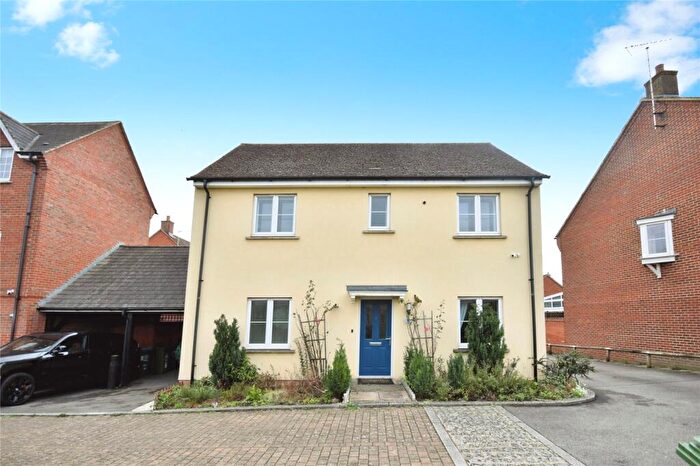 3 Bedroom House To Rent In Leys Close, Aylesbury, Buckinghamshire, HP19