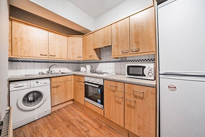 2 Bedroom Flat To Rent In Lavender Hill, Clapham Junction, London, SW11