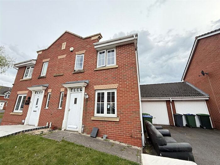 3 Bedroom Semi-Detached House To Rent In Wilson Drive, Tividale, Oldbury, B69