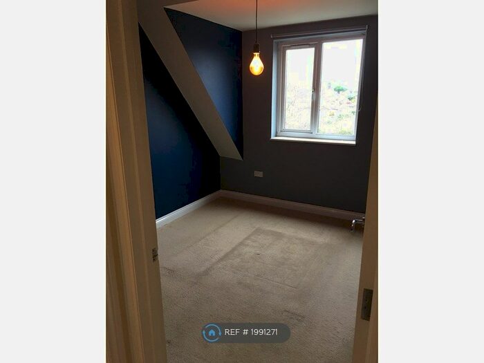 2 Bedroom Flat To Rent In Tibbott Walk, Bristol, BS14