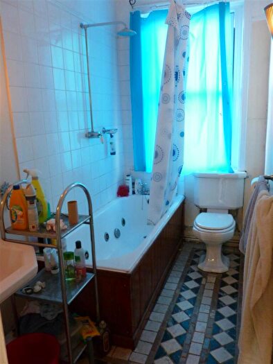 4 Bedroom Semi-Detached House To Rent In Harborne Park Road, B17