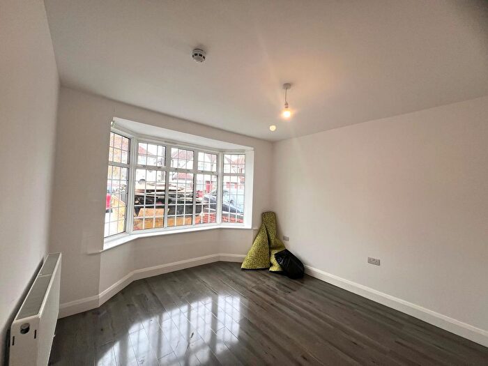 8 Bedroom Semi-Detached House To Rent In Oakwood Avenue, Southall, UB1