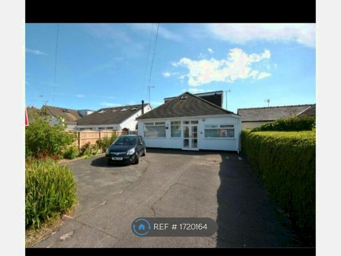 4 Bedroom Bungalow To Rent In Elm Avenue (The Tardis), Wirral, CH49