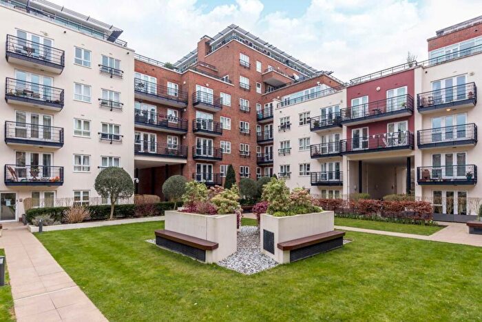 2 Bedroom Flat To Rent In Royal Quarter, Kingston Upon Thames, KT2