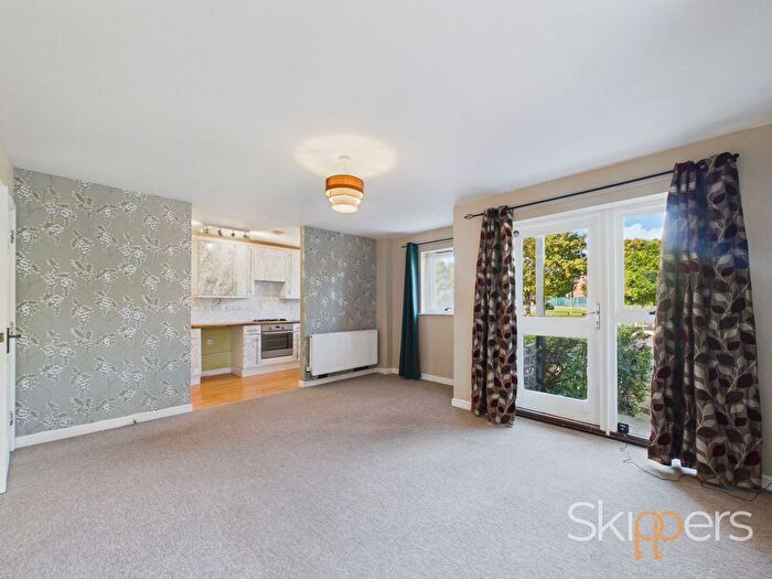 2 Bedroom Flat For Sale In Frinsted Gardens, Ashford, TN23