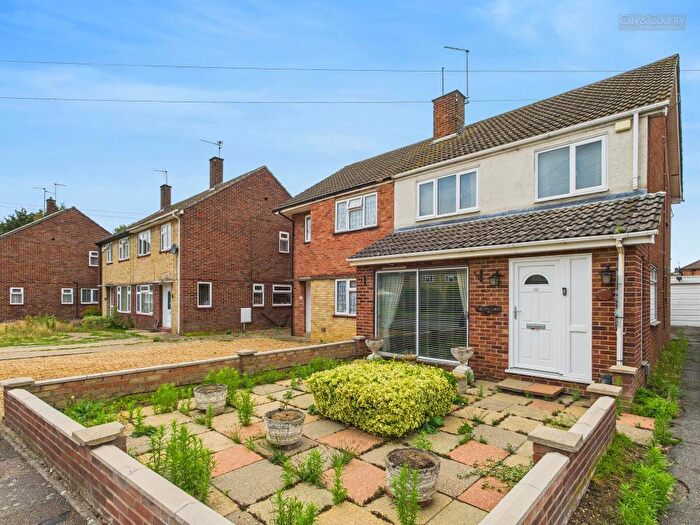 3 Bedroom Semi-Detached House For Sale In Figtree Walk, Peterborough, PE1