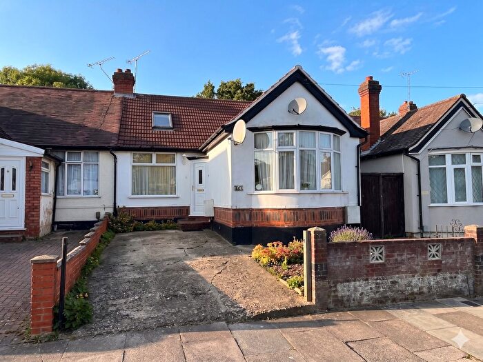 4 Bedroom Semi Detached Bungalow For Sale In Atherstone Road, Luton, Bedfordshire, LU4