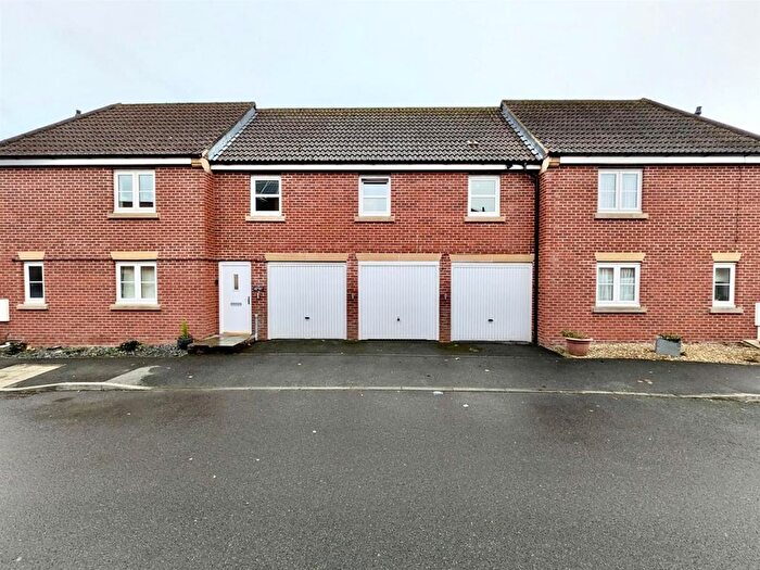 2 Bedroom Detached House For Sale In Somerset Way, Highbridge, TA9