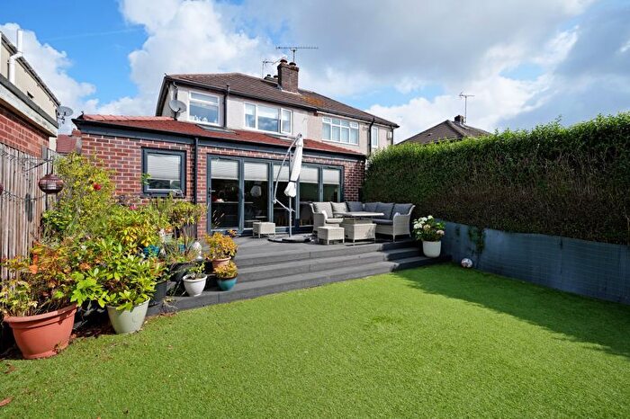 3 Bedroom Semi Detached House For Sale In Hollinsend Road, Gleadless, Sheffield, S12