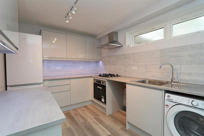 2 Bedroom Maisonette To Rent In Pellipar Close, Palmers Green, N13