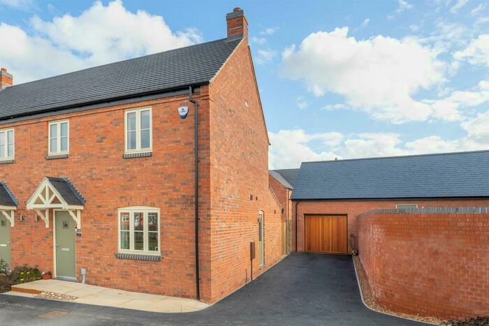 3 Bedroom Semi-Detached House For Sale In Ridgeway, North Kilworth, LE17