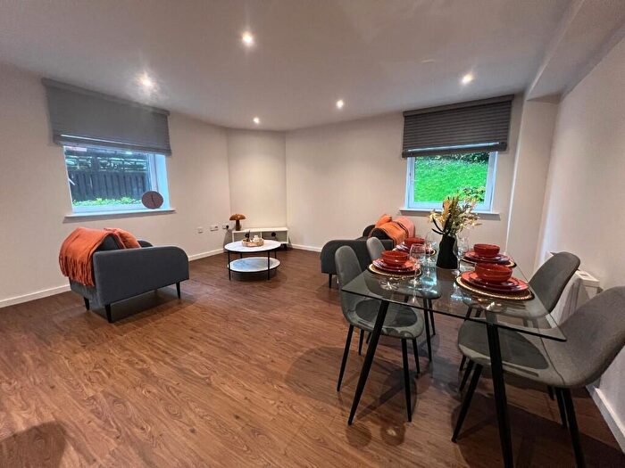 2 Bedroom Flat To Rent In Park House Victoria Road, Leeds, West Yorkshire, LS6