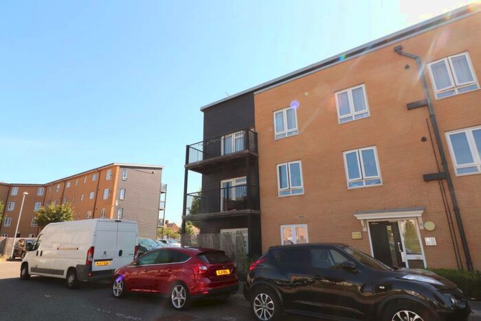 2 Bedroom Flat To Rent In Schoolfield Way, RM20