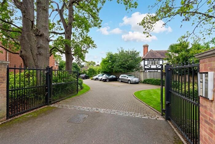 2 Bedroom Flat To Rent In Sidney Road, Burleigh Mansions, KT12