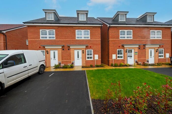 3 Bedroom Semi-Detached House To Rent In Storehouse Way, Havant, PO9