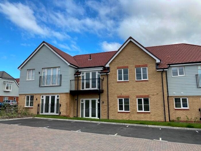 2 Bedroom Flat To Rent In Sinclair Drive, Codmore Hill, Pulborough, RH20