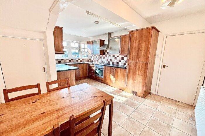 2 Bedroom Flat To Rent In Forest Road, London, E11