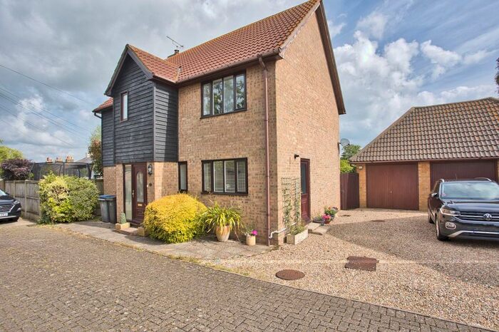 5 Bedroom Town House To Rent In St. Margarets Drive, Walmer, CT14