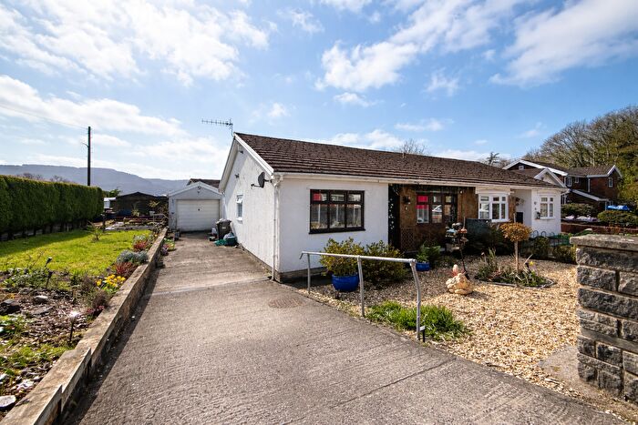 2 Bedroom Semi Detached Bungalow For Sale In Heath Close, Cwmbach, Aberdare, Rhondda Cynon Taf, CF44