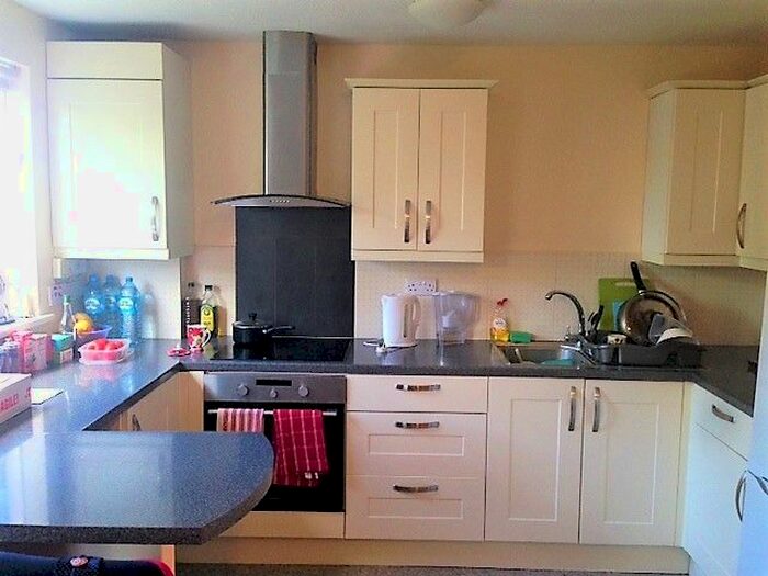 1 Bedroom Flat To Rent In Buckingham Avenue, Perivale, UB6
