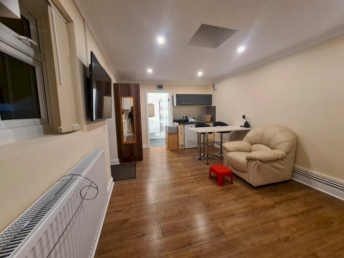 Studio To Rent In Courtenay Avenue, Harrow, HA3