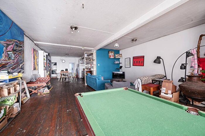 4 Bedroom Flat To Rent In Hackney Road, Hackney, E2