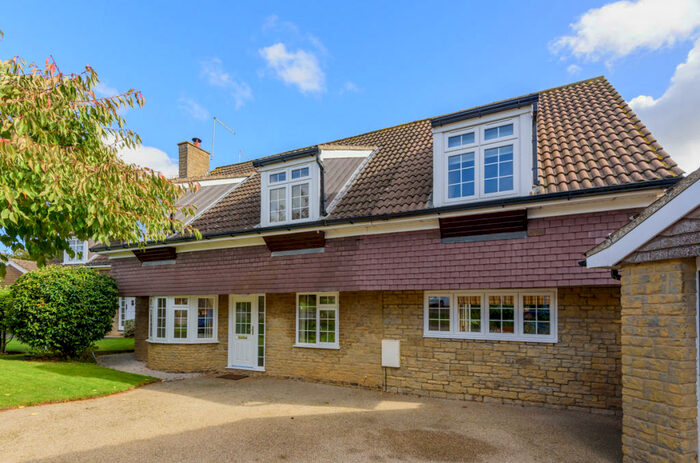 5 Bedroom Country House For Sale In Church Gardens, Ravensthorpe, NN6