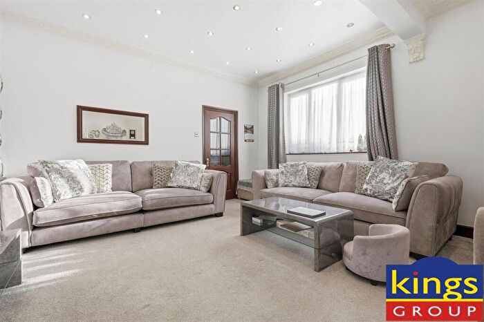 3 Bedroom Maisonette For Sale In Leopold Road, Walthamstow, E17