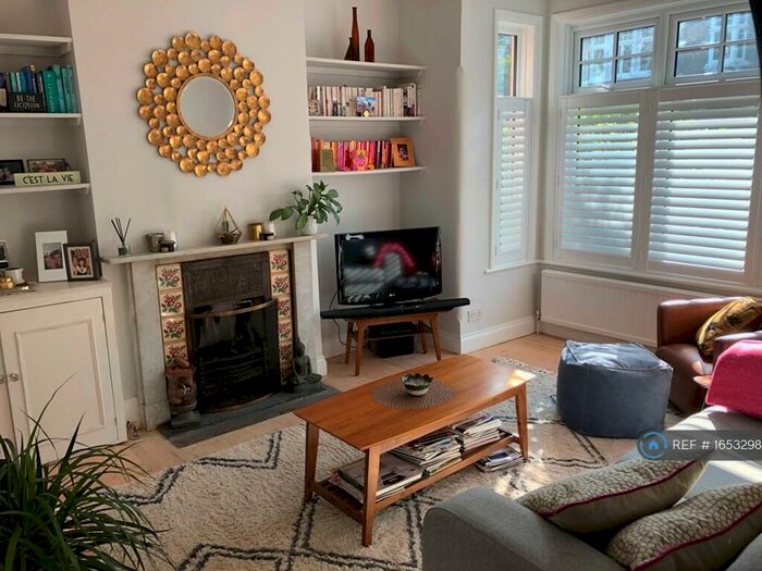 2 Bedroom Maisonette To Rent In Cowley Road, London, SW14