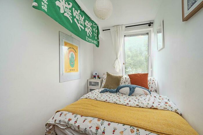 3 Bedroom Maisonette To Rent In Hitchin Square, Bow, London, E3