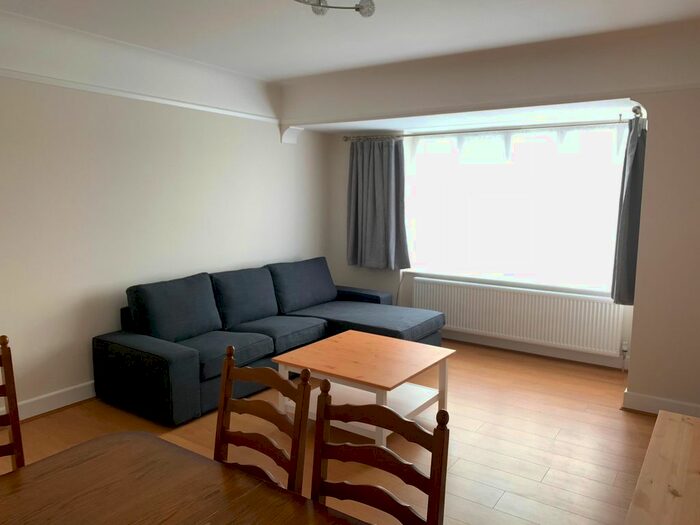 3 Bedroom Flat To Rent In Kent Court, Queens Drive, West Acton, W3