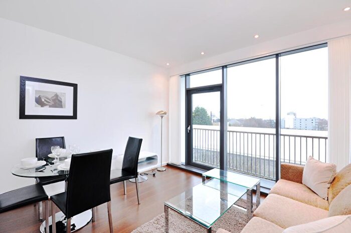 2 Bedroom Apartment To Rent In Lumiere Apartments London, SW11
