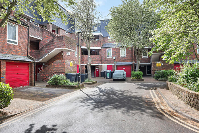 1 Bedroom Flat For Sale In Reedham Close, N17