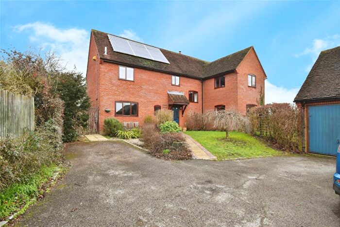 4 Bedroom Detached House For Sale In The Paddock, Adstock, MK18