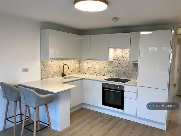 2 Bedroom Flat To Rent In Sheppard Drive, London, SE16