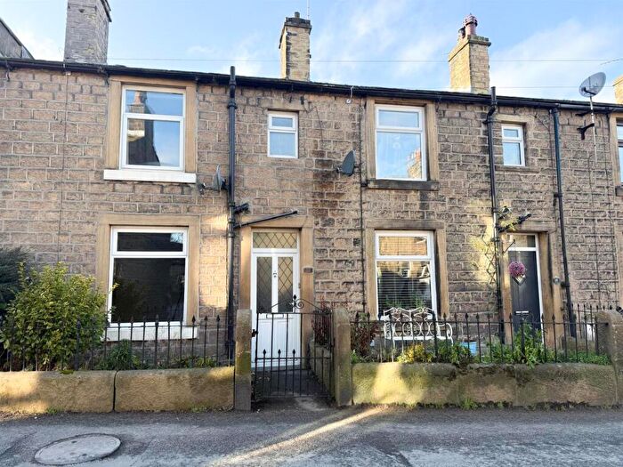 2 Bedroom Cottage For Sale In High Street, Sutton-In-Craven, BD20