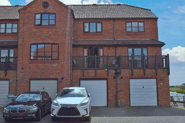 3 Bedroom Terraced House For Sale In Coopers Yard, Newark, NG24