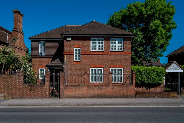 3 Bedroom Detached House To Rent In Manor Mews, Old Woking, Woking, GU22