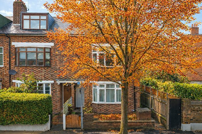 3 Bedroom Flat For Sale In Windermere Avenue, Queen's Park, London, NW6