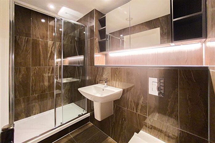 2 Bedroom Apartment To Rent In East Tower, Owen Street, M15