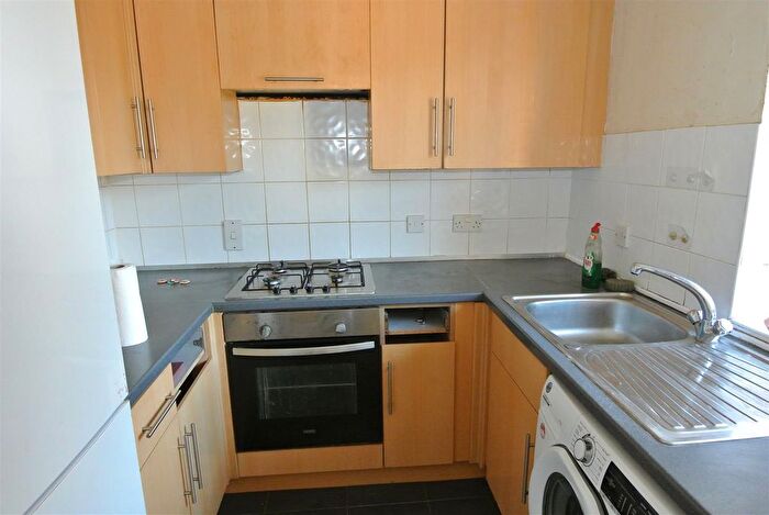 2 Bedroom Flat For Sale In Grange Court, Chiltern Close, Off Gresham Road, Staines, TW18