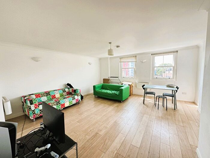 2 Bedroom Flat To Rent In Brixton Road, London, SW9
