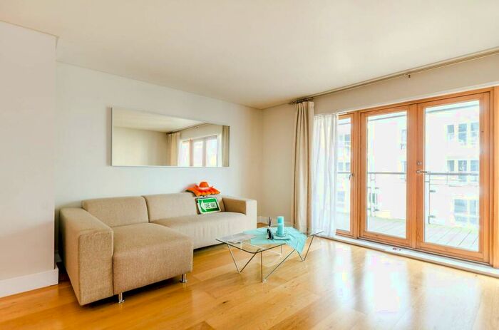 2 Bedroom Flat To Rent In Marina Place, Hampton Wick, Kingston Upon Thames, KT1