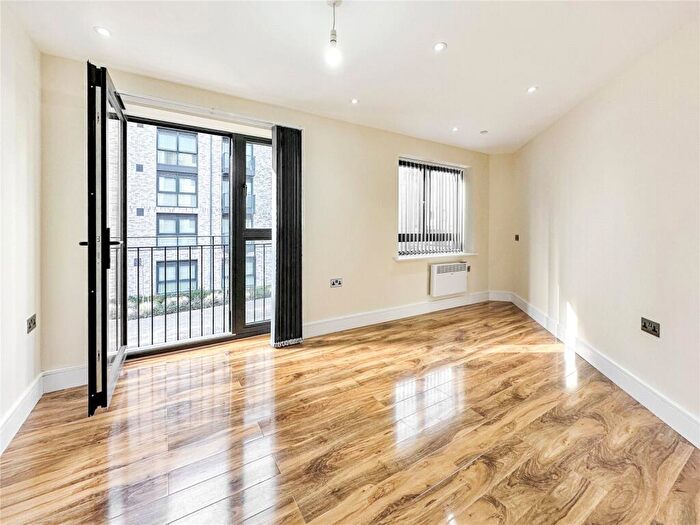 2 Bedroom Apartment To Rent In Church Street, Slough, Berkshire, SL1