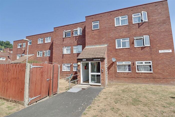 2 Bedroom Flat For Sale In De Lisle Close, Portsmouth, PO2