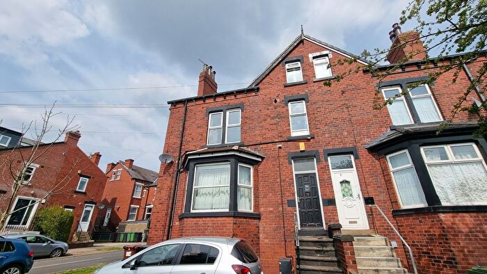 3 Bedroom Flat To Rent In Nunroyd Road, Leeds, West Yorkshire, LS17