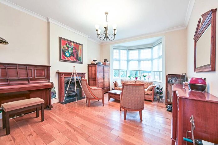 5 Bedroom Semi-Detached House To Rent In Holly Park Gardens, Finchley, London, N3