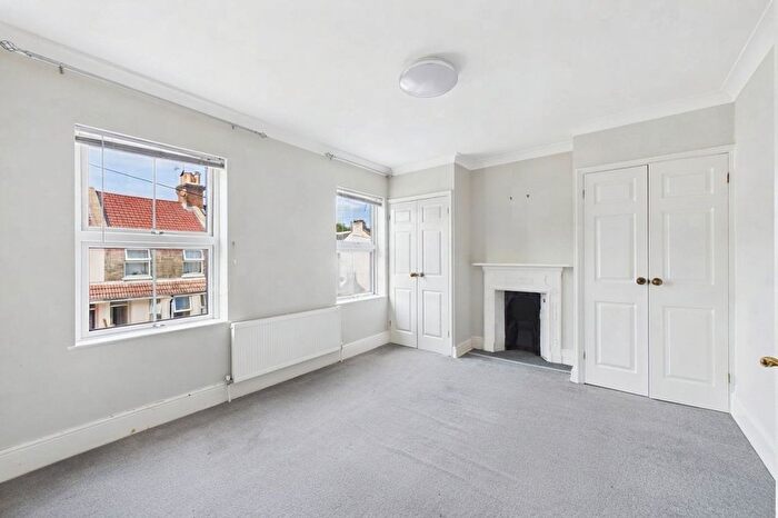 1 Bedroom Flat To Rent In St. Georges Road, Aldershot, Hampshire, GU12