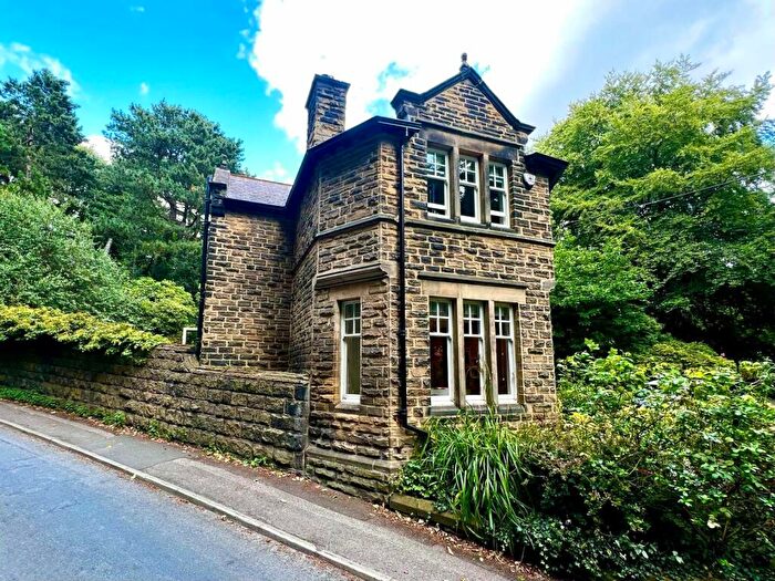 4 Bedroom Detached House To Rent In Weetwood Lane, Leeds, West Yorkshire, LS16