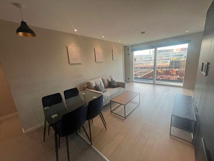 2 Bedroom Apartment To Rent In City Gardens, Castlefield, M15
